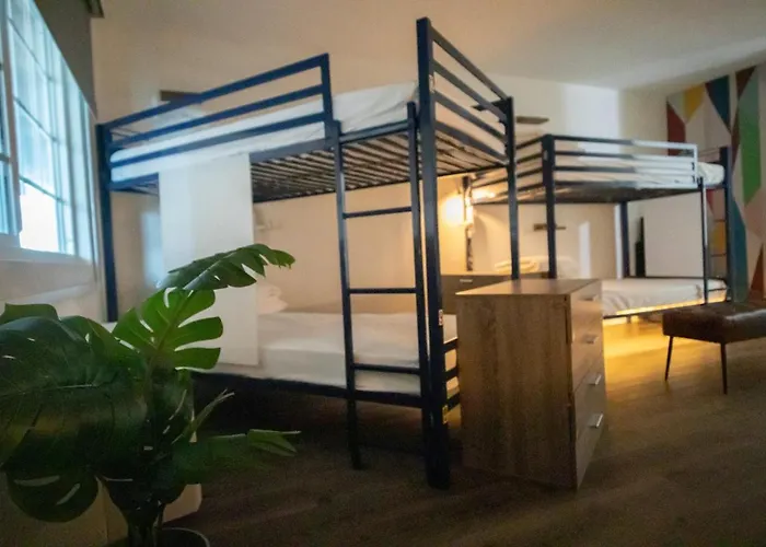 Hotel near College: Bposhtels Anaheim