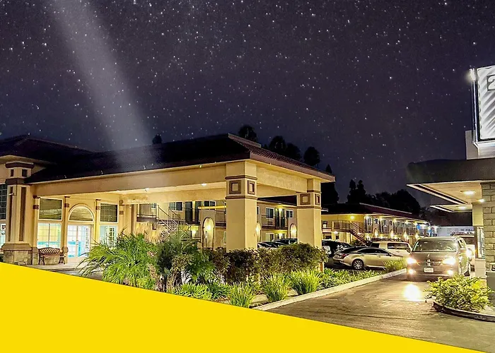 Hotel near College: Bposhtels Anaheim