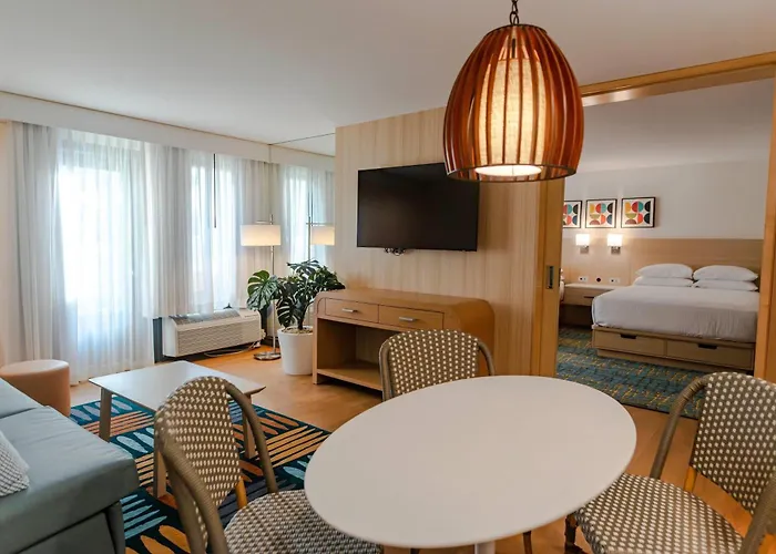 Waterpark hotel: Howard Johnson By Wyndham Anaheim Hotel And Water Playground