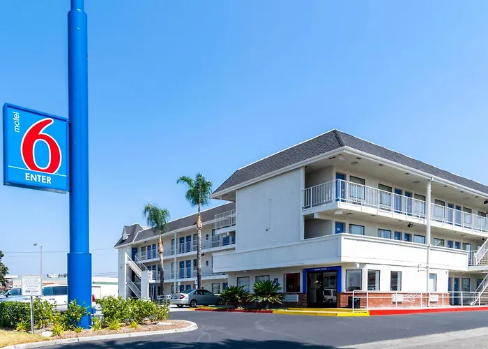 Pet Friendly hotel: Motel 6-Anaheim, Ca - Fullerton East